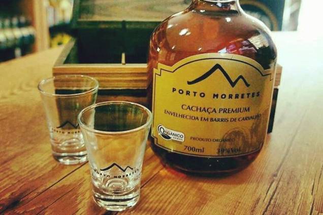 Além do Parque Estadual do Marumbi, Morretes tem a produção de cachaça consagrada na cidade. É possível<a href="https://viajeaqui.abril.com.br/estabelecimentos/br-pr-morretes-atracao-compras-cachacas" target="_blank"> visitar os alambiques</a> e até almoçar em alguns. Na foto: o engenho do Porto Morretes, que produz cachaças orgânicas. Além do Parque Estadual do Marumbi, Morretes tem a produção de cachaça consagrada na cidade. É possível<a href="https://viajeaqui.abril.com.br/estabelecimentos/br-pr-morretes-atracao-compras-cachacas" target="_blank"> visitar os alambiques</a> e até almoçar em alguns. Na foto: o engenho do Porto Morretes, que produz cachaças orgânicas.