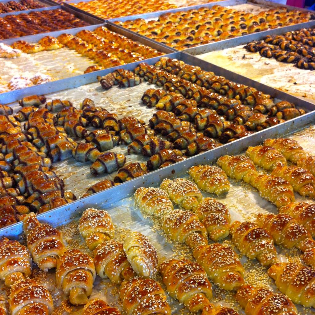 Doces no Mahane Yehuda, Jerusalém, Israel Doces no Mahane Yehuda, Jerusalém, Israel