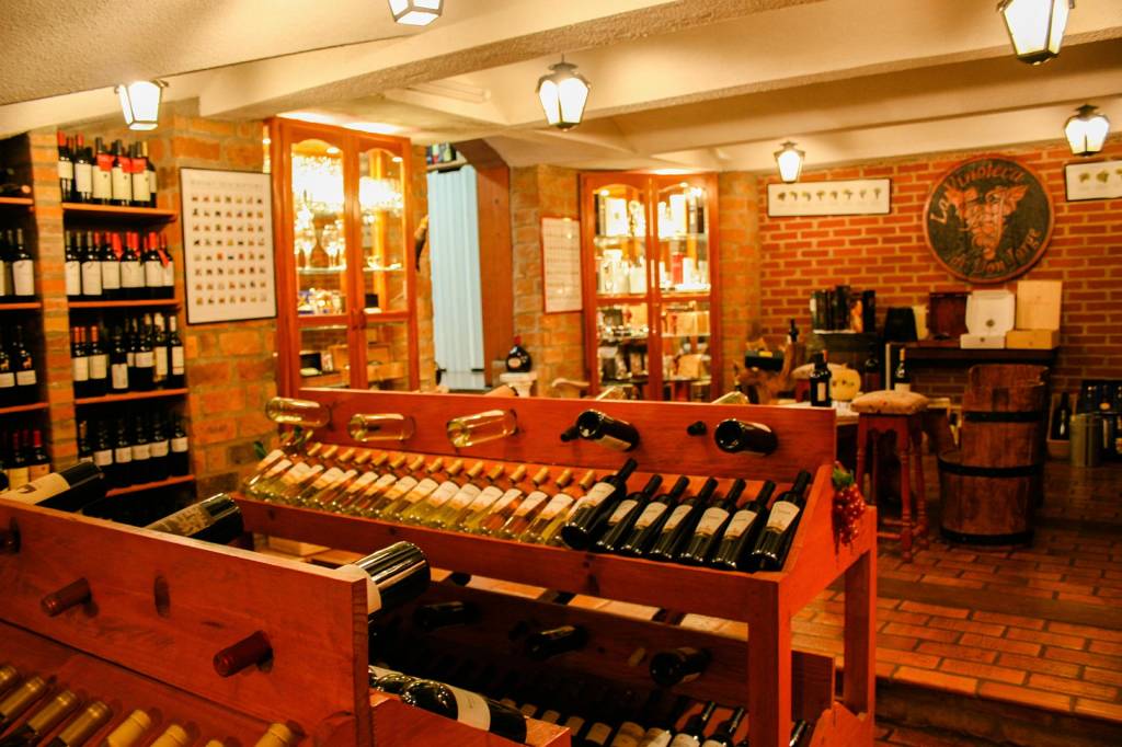 Grandes rótulos da vitivinicultura e outros famosos produtos argentinos são encontrados na La Vinoteca de Don Jorge