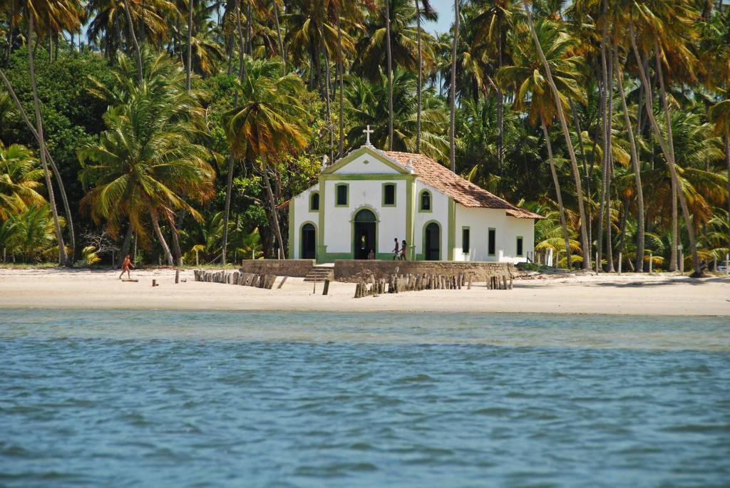 Igreja na areia da Praia dos Carneiros, em Tamandaré, perto de Recife, no Pernambuco