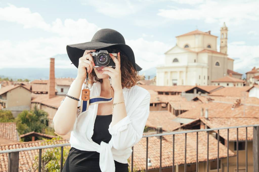 Mulher fotografando