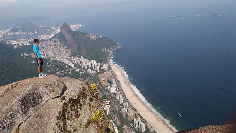 Rio de Janeiro Pedra_da_Gávea_ Jeferson Vieira de Melo Wikimedia Commons