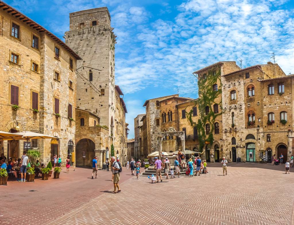 Piazza della Cisterna, San Gimignano, Toscana, Itália