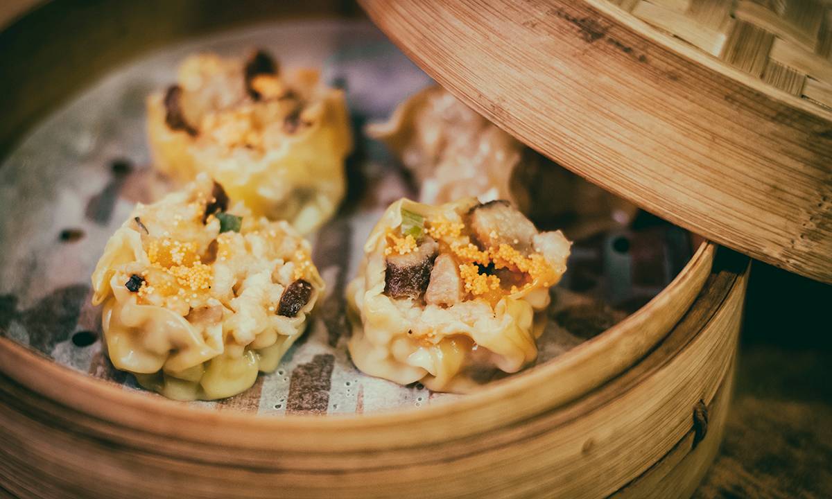 Siu Mai, bolinhos de camarão com vieiras: massa sempre fininha e sabores equilibrados