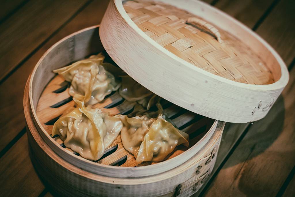 Wonton de camarão, carne de porco, gengibre e castanha: China, eu te amo