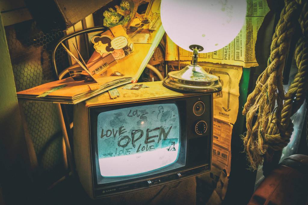 A TV histórica: instalação de arte