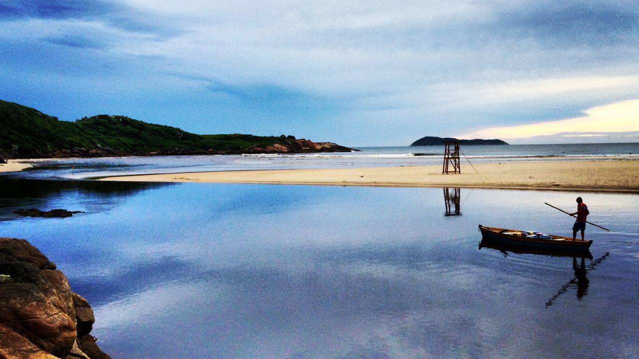 Rio na Guarda do Embaú