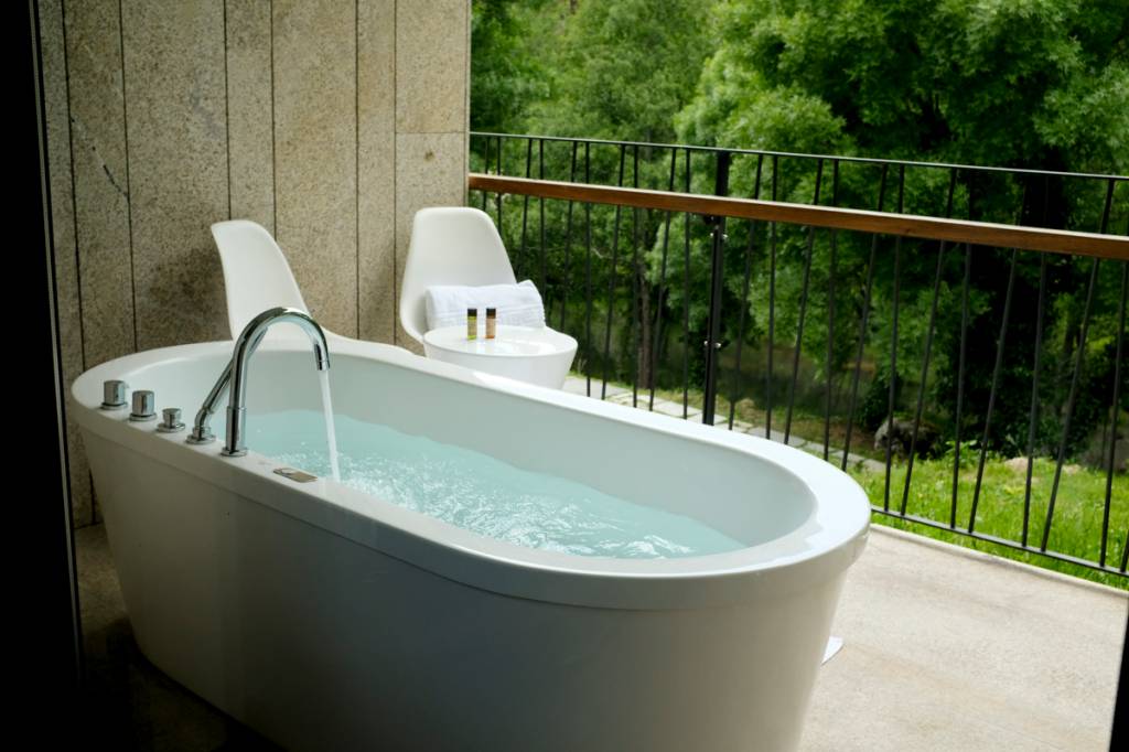 Aqua Village, Serra da Estrela, Portugal 4 A hidromassagem da minha varanda: sair para quê?