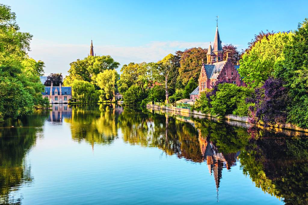 O parque Minnewater, em Bruges, Bélgica