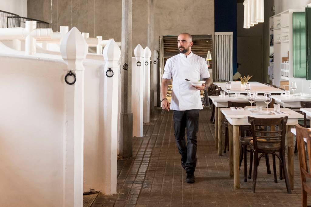 O salão do restaurante, nas antigas baias dos cavalos: imperdível