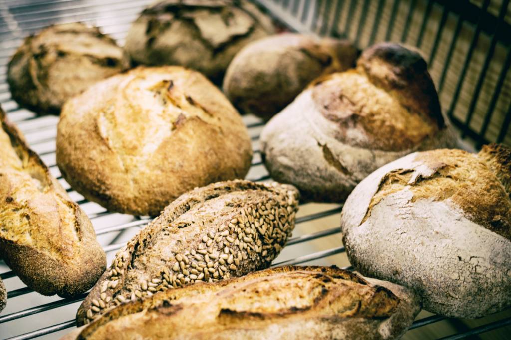 Mario Rolando, Padaria da Esquina, Lisboa 4 A variedade de pães do dia: diferentes farinhas, blends e sementes