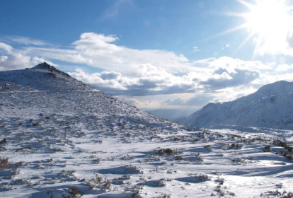 A Serra da Estrela coberta de branco: grande vedete do frio em Portugal (Reprodução)