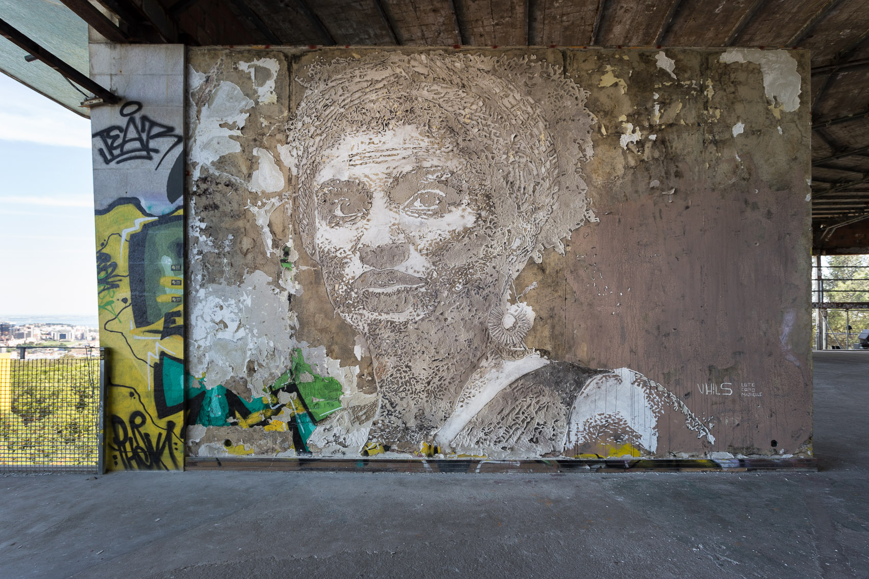Vhils-painelMarielle-Lisboa