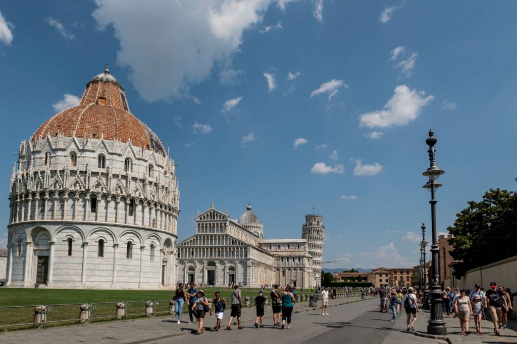 Pisa, Itália A Piazza dei Miracoli, em Pisa: a torre pendente é apenas uma das atrações do complexo