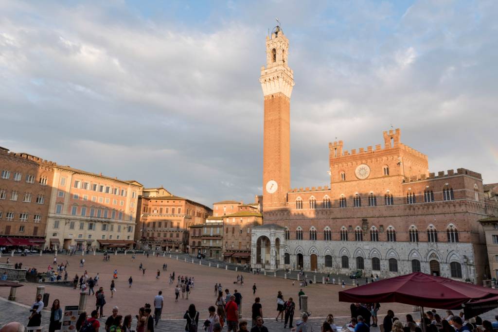 Siena, Itália A linda Piazza del Campo, em Siena