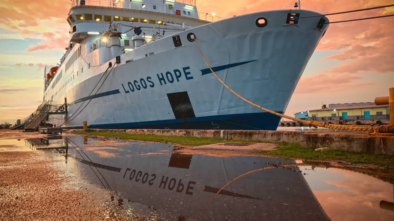 Navio Logos Hope