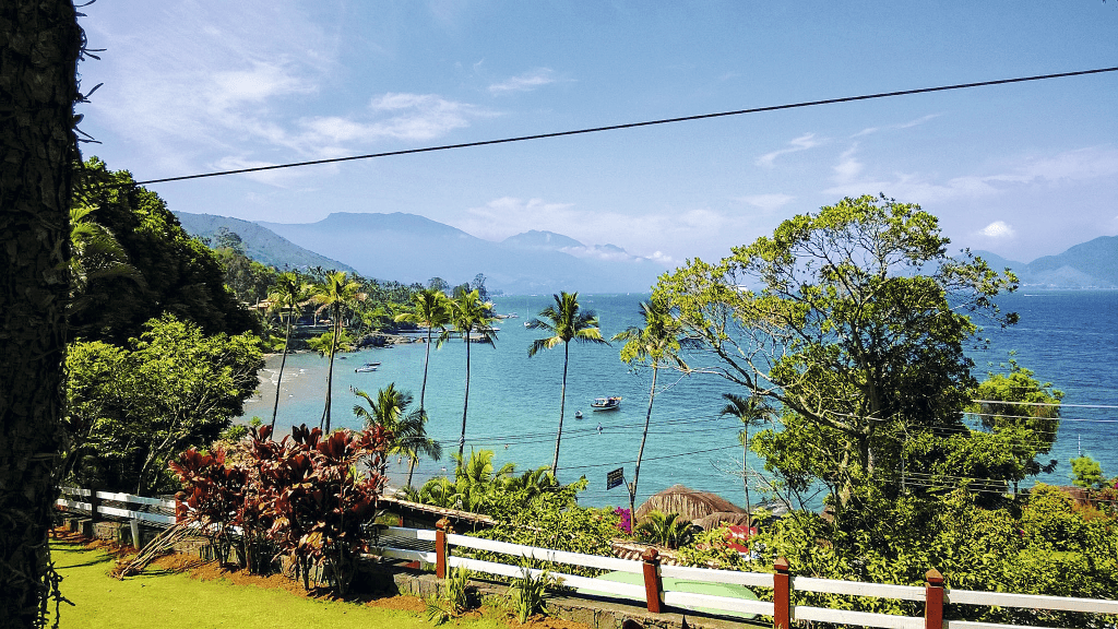 Ilhabela é o lugar perfeito pra acampar em várias estações do ano