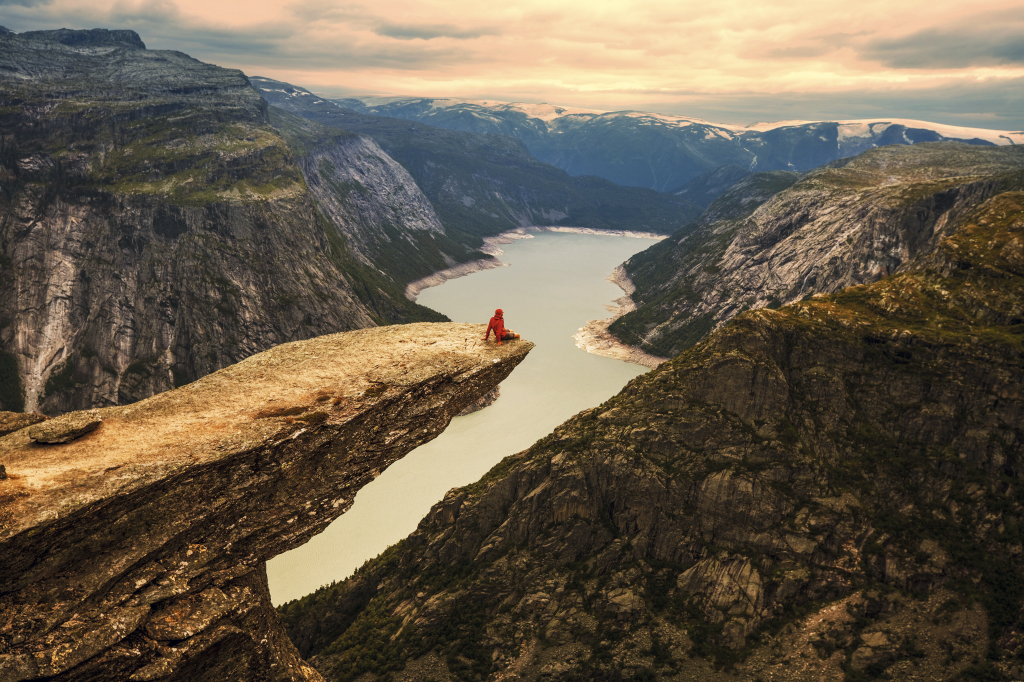 Trolltunga, pedra em formato de língua que rende fotos lindíssimas