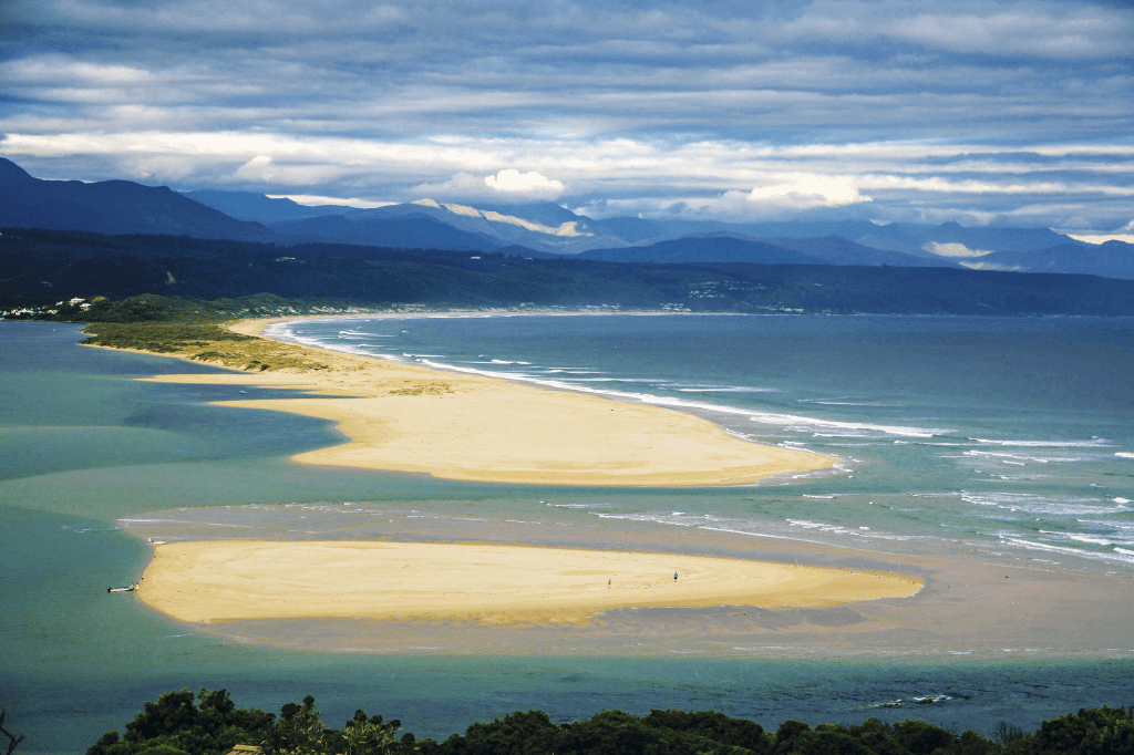 Praia de Keurboomstransd, em Plettenberg Bay, África do Sul Praia de Keurboomstransd, em Plettenberg Bay, África do Sul
