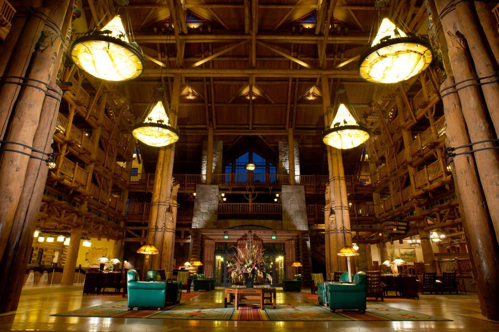 DisneyÕs Wilderness Lodge O monumental saguão do Wilderness Lodge, às margens do Bay Lake