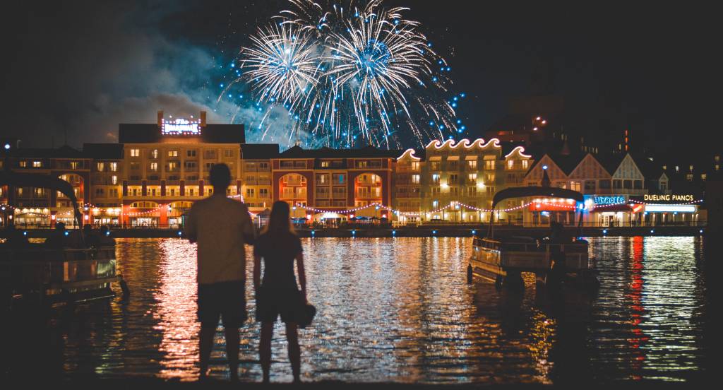 Show de fogos sobre o Disney’s BoardWalk, em Orlando Show de fogos sobre o Disney's BoardWalk, em Orlando