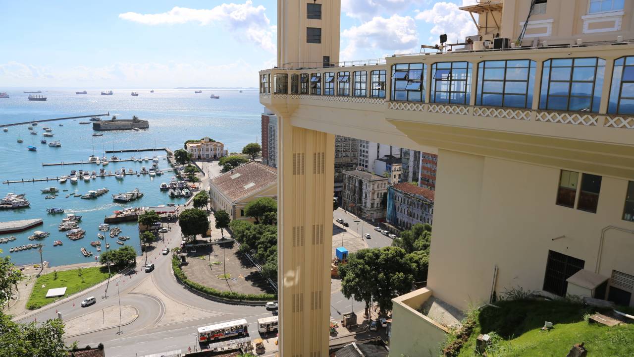 a foto mostra o elevador lacerda