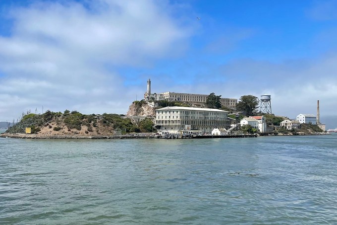1024px-Alcatraz_2021