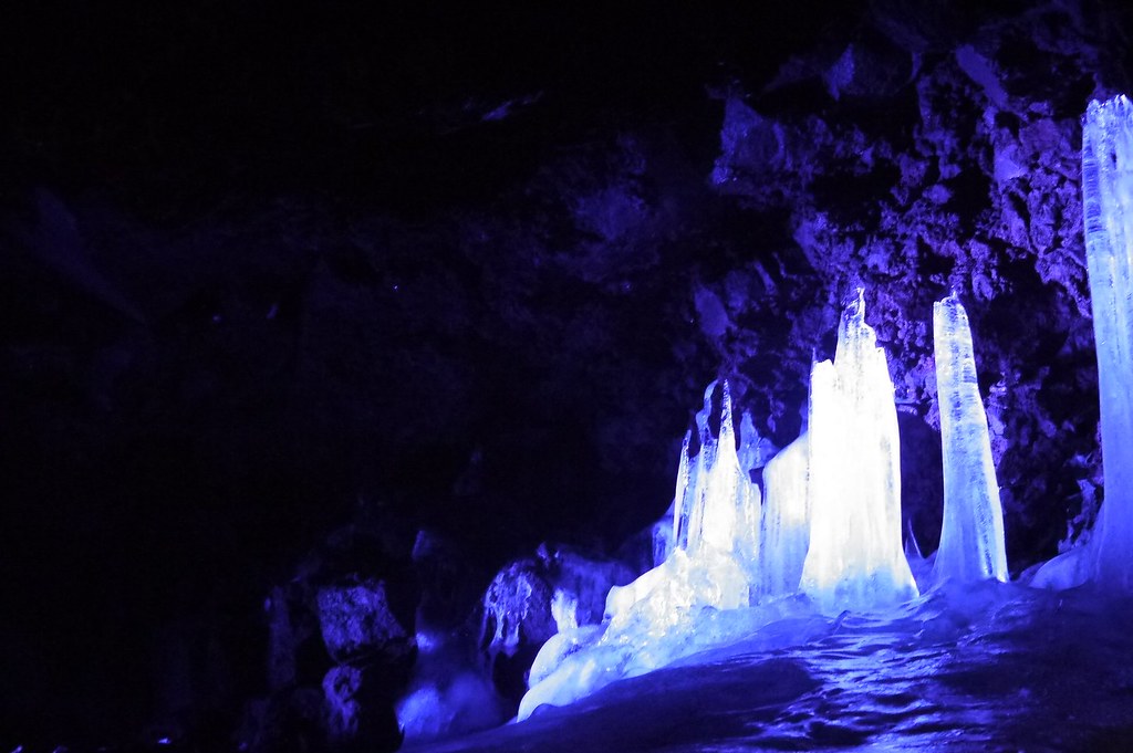 7921384126_704e91fd53_b Caverna de gelo