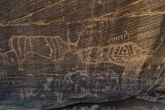 Desenhos rupestres representando a caça na Área Cultural de Hima, na Arábia Saudita Desenhos rupestres representando a caça na Área Cultural de Hima, na Arábia Saudita