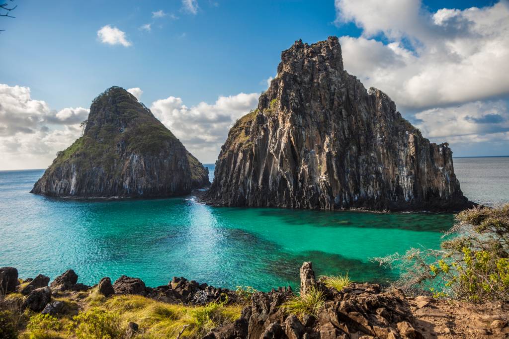 O Morro Dois Irmãos é um dos cartões-postais de Fernando de Noronha