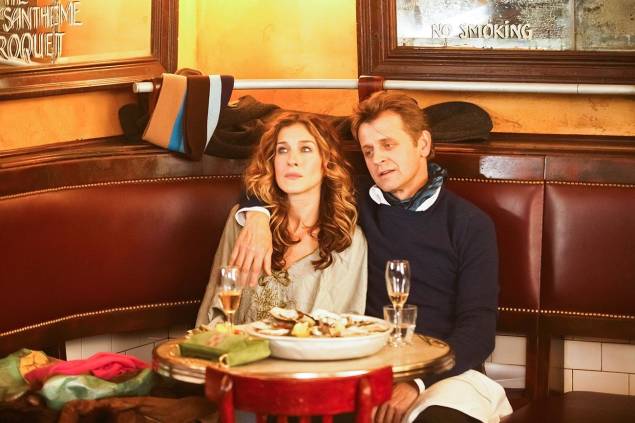 Carrie e Aleksandr dividem pratos típicos russos no Russian Samovar. Carrie e Aleksandr dividem pratos típicos russos no Russian Samovar.