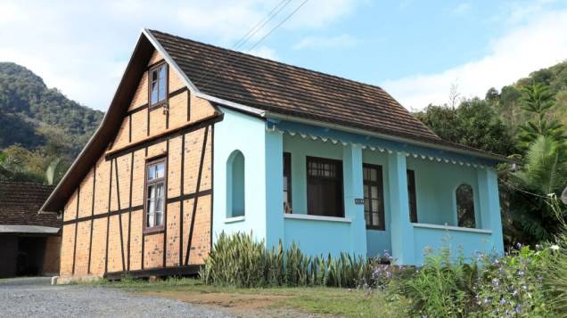 Algumas casas da Rota do Enxaimel tiveram suas fachadas cimentadas na época da Segunda Guerra. Algumas casas da Rota do Enxaimel tiveram suas fachadas cimentadas na época da Segunda Guerra.