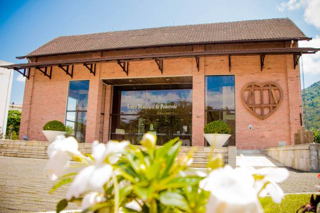 Teatro Municipal de Pomerode, Santa Catarina, Brasil Teatro Municipal de Pomerode, Santa Catarina, Brasil