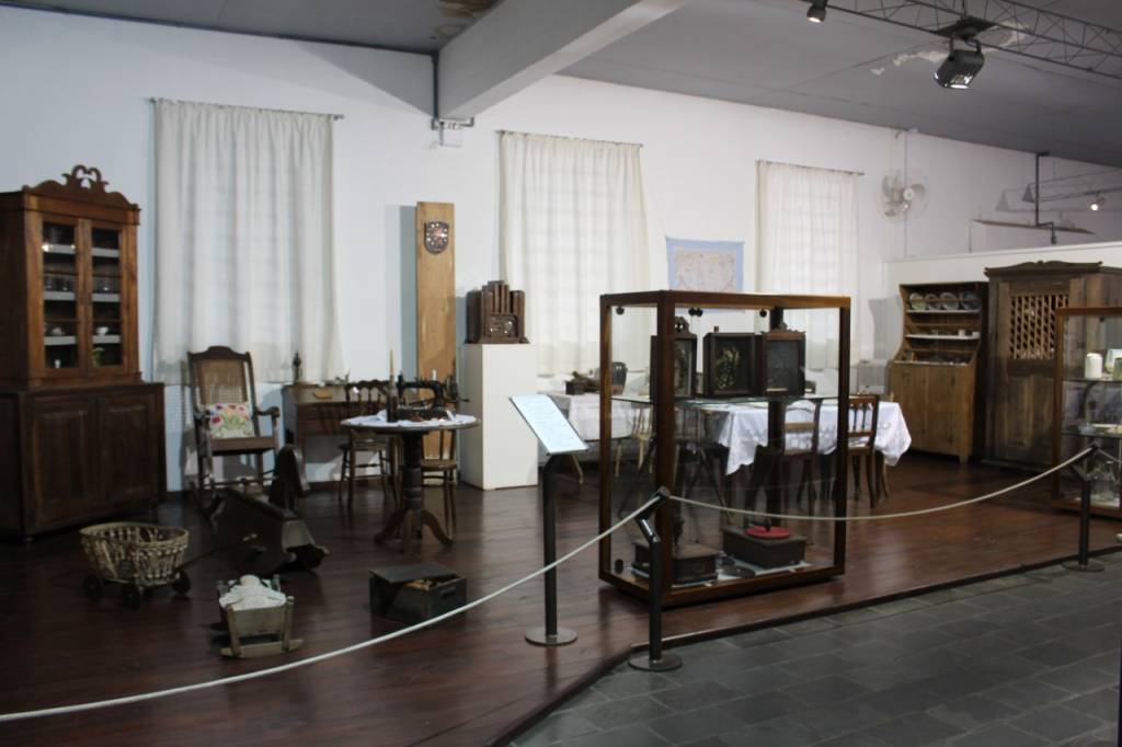 M&oacute;veis e objetos dom&eacute;sticos tamb&eacute;m fazem parte do acervo do Museu Pomerano.