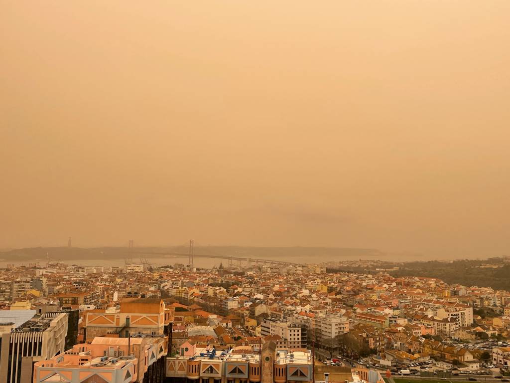 IMG_0026 A cidade de Lisboa com o céu completamente amarelo