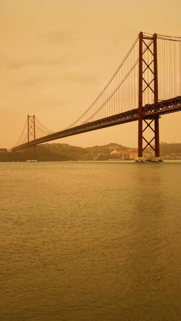 WhatsApp Image 2022-03-16 at 19.07.05 A Ponte 25 de Abril, em Lisboa, com o céu completamente amarelo