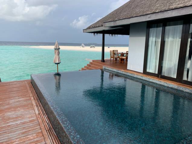 Água doce ou salgada? O privilégio da escolha nos bangalôs de palafitas do Kihavah Água doce ou salgada? O privilégio da escolha nos bangalôs de palafitas do Kihavah