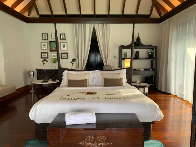 Mensagem de boas vindas no meu bangalô, decorado no estilo clássico das Maldivas Mensagem de boas vindas no meu bangalô, decorado no estilo clássico das Maldivas