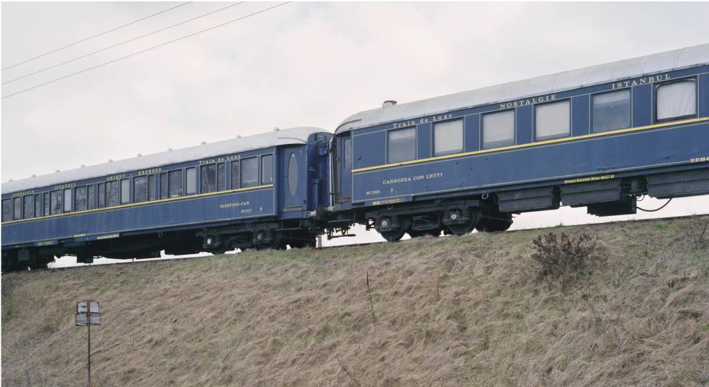 Original Orient Express A imagem mostra um trem azul antigo
