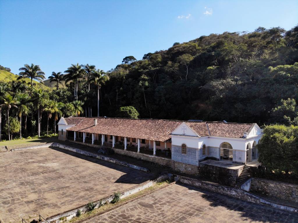 Fazenda Alliança Agroecológica A imagem mostra uma fazenda antiga