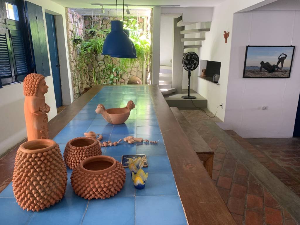 OLinda – 3 A linda sala-galeria do meu Airbnb.