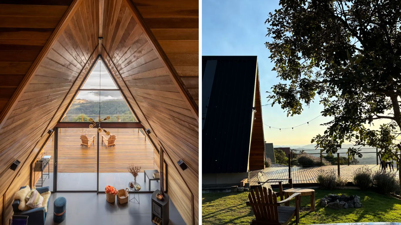 Duas imagens lado a lado de uma casa moderna com telhado em A. &Agrave; esquerda, o interior com teto e paredes de madeira, janel&atilde;o triangular com vista para montanhas, sala com sof&aacute; azul e lareira. &Agrave; direita, o exterior da casa com telhado preto, deck de madeira, gramado com fogueira e cadeiras, sob um c&eacute;u azul claro