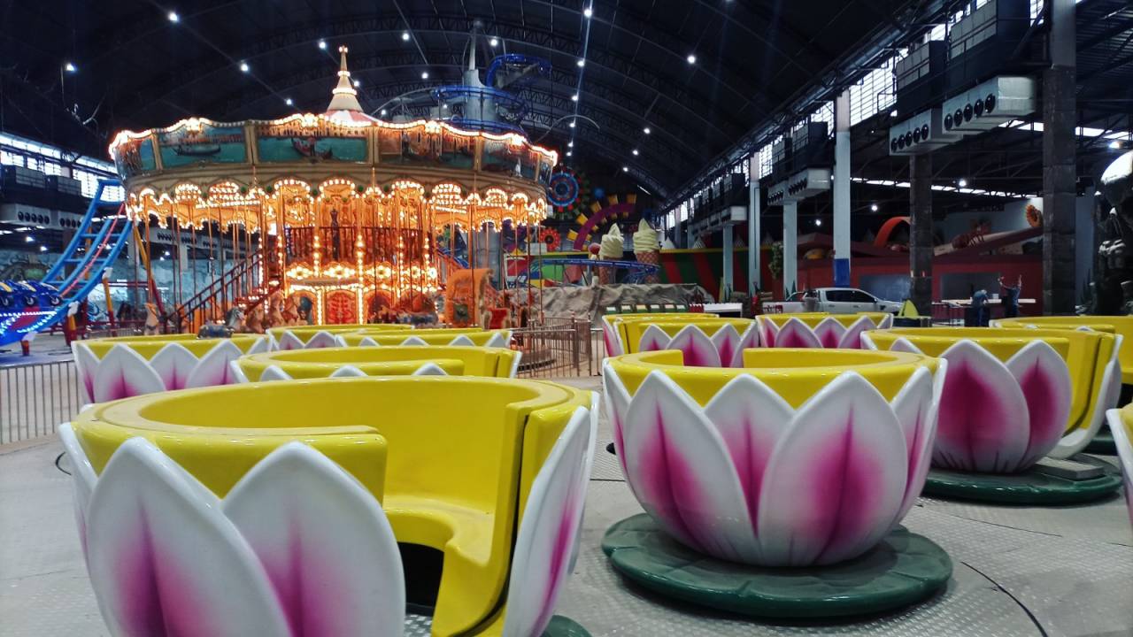 brinquedos-para-crianças-no-parque-de-deiversões-em-são-paulo-brasil