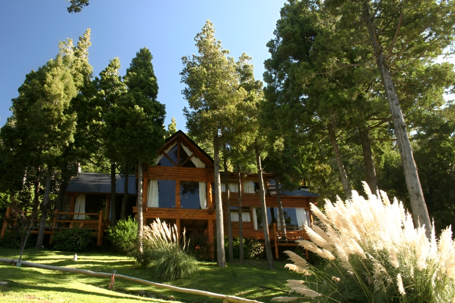 Cabana perto do Teleférico Cerro Campanario, Bariloche, Argentina cabana-de-madeira-perto-do-lago-e-do-teleférico-do-cerro-campanário-em-bariloche-argentina-para-alugar-pelo-airbnb