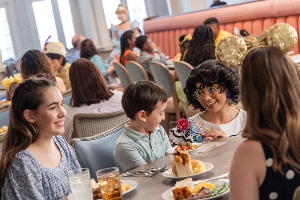 1900 Park Fare Restaurant Reopens 1900 Park Fare Restaurant Reopens