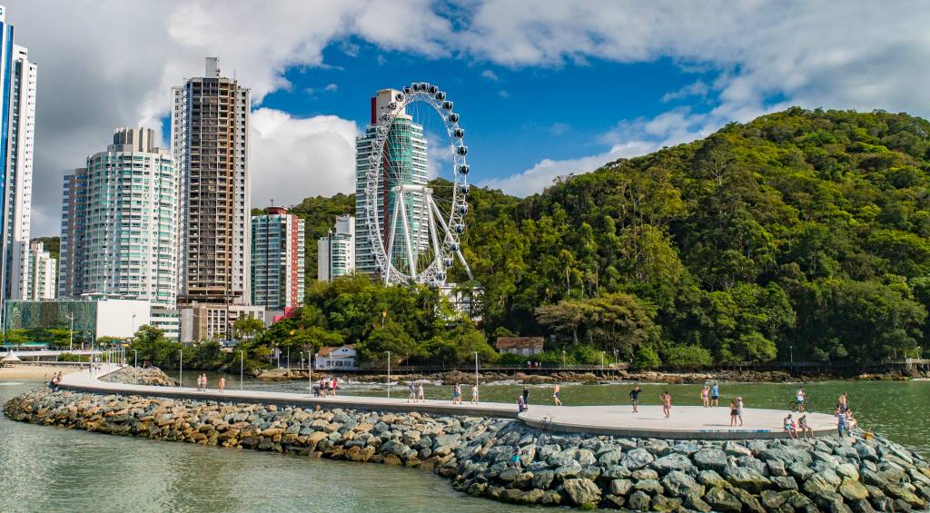 FG Big Wheel, Balneário Camboriú, Santa Catarina FG Big Wheel, Balneário Camboriú, Santa Catarina