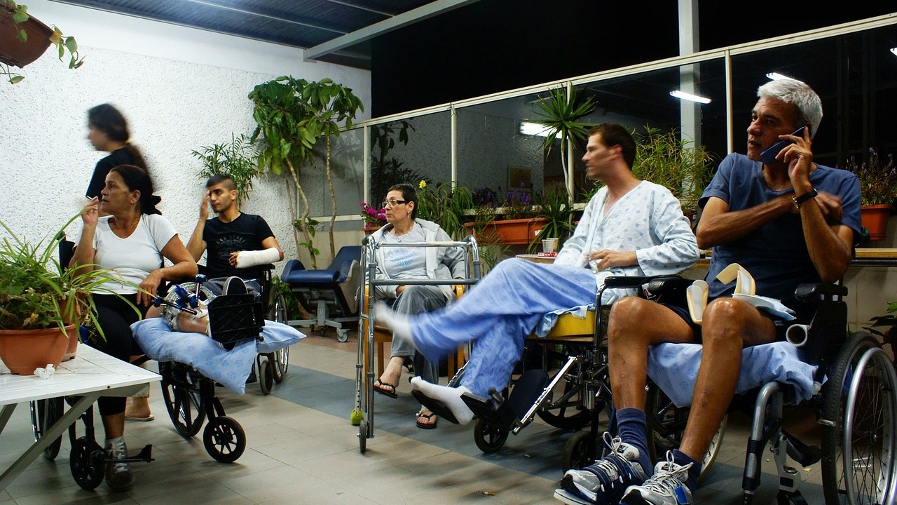 pacientes na emergência de um hospital