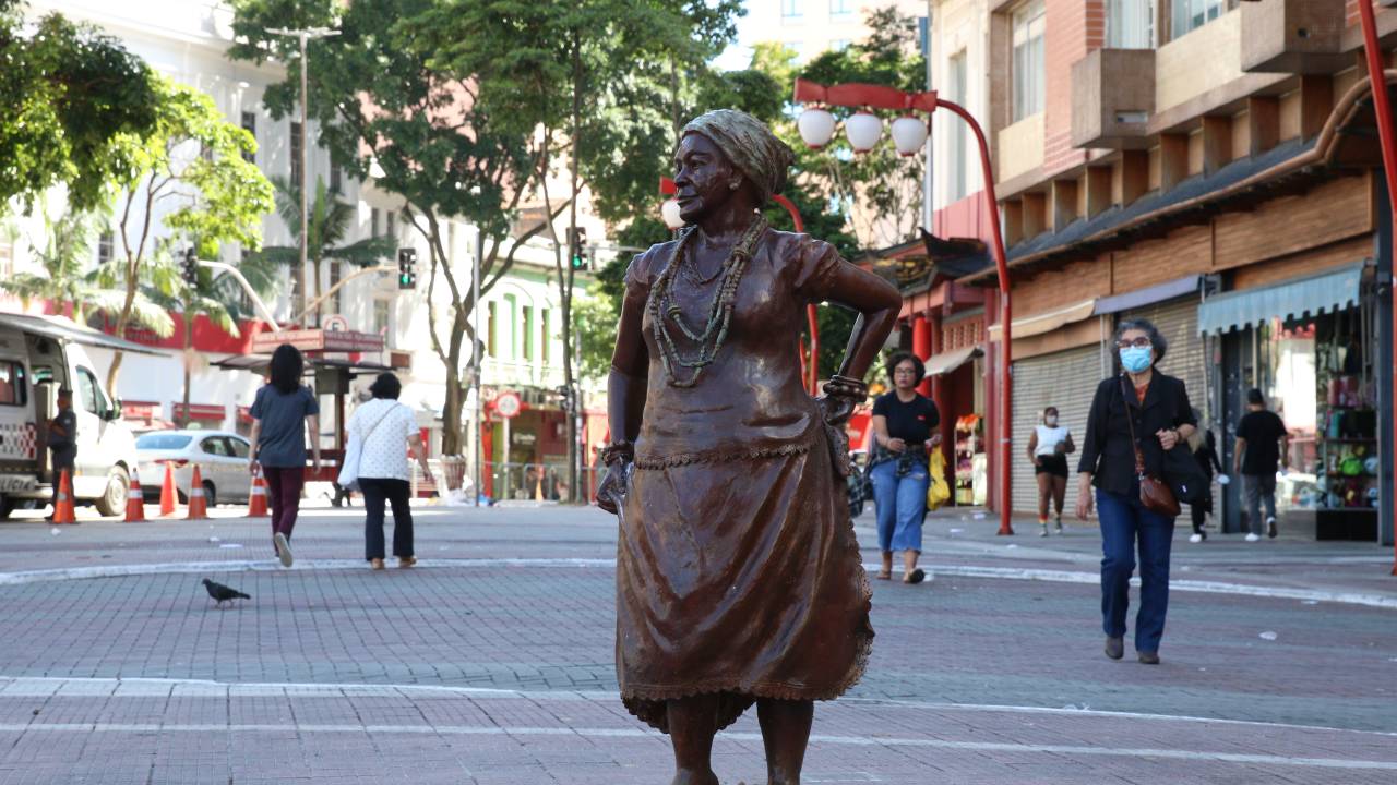 Escultura Madrinha Eunice, Liberdade, São Paulo