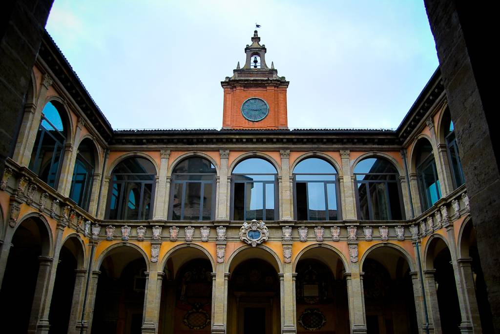archiginnasio-universidade-bolonha-italia archiginnasio-universidade-bolonha-italia