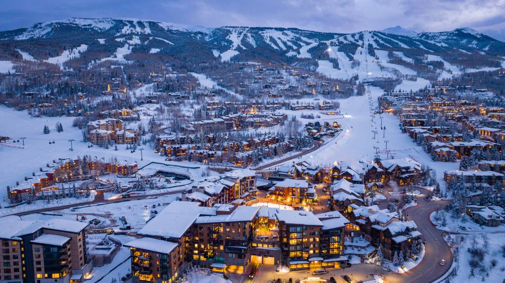 O vilarejo de Snowmass se esparrama aos pés da montanha